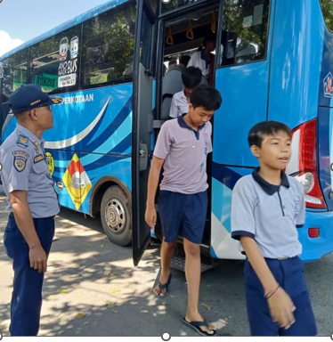 Kegiatan Layanan Rutin Antar Jemput Pelajar ke Sekolah oleh Dinas Perhubungan Kabupaten Buleleng